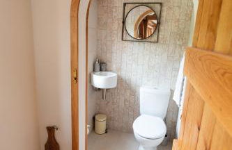 Idyllic countryside cabin with stream and lake - Foto 15