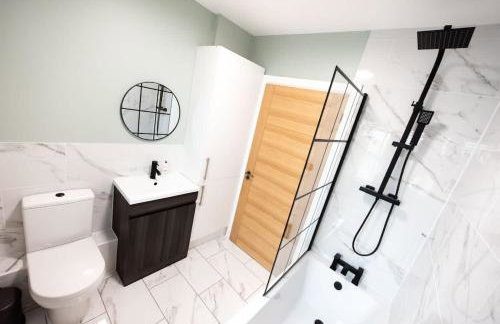 6 The Royal Serviced Apartments, Harwich - Fast WiFi, Private Parking - Foto 25