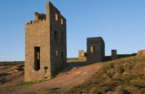 Hillside Studio - Photo 37