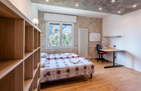 Fly House - Photo 22