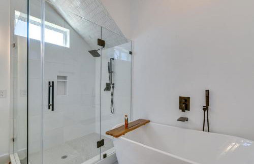 Ocean Views, Steps to Sand! Coastal Galveston Gem - Foto 18