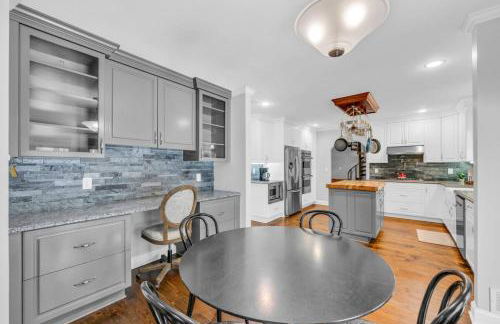 The Wexford French Chateau w Pool - Photo 19