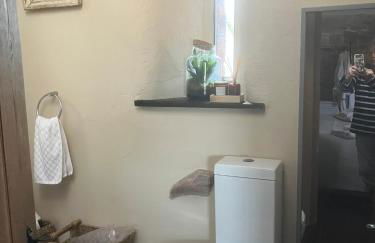 Historic converted byre in courtyard of 16C house - Foto 15