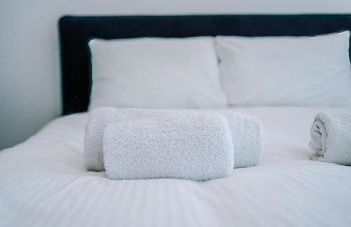 Cohost Partners Cozy Stay Heart of Warrington - Photo 26