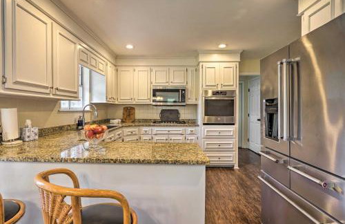 Pet-Friendly Suburban Escape with Deck and Grill! - Foto 8