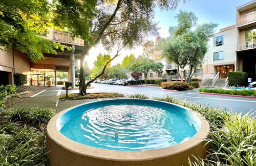 KeyLuxe, Luxury Apartment with Jacuzzi, Pool, Gym, Tennis in Walnut Creek - Photo 1