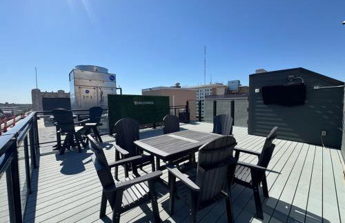 Husker Home TEN40 is in the heart of Downtown Lincoln where you can walk to Haymarket & UNL - Foto 31