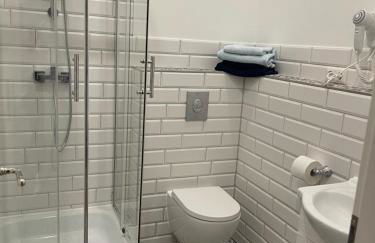 Neu renoviert: 11 Zimmer mit großer Wohnküche, mitten in der Natur - Foto 25