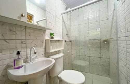 Casa com churrasqueira e piscina, perto de riacho - Foto 4