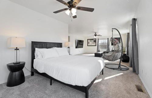 Spacious Lakefront View With Hot Tub and Pool NH - Foto 118