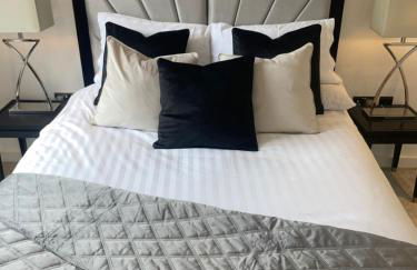 Superior Large Suite Luxury Living City Apartment, 2 Kingsize Bedrooms Business Suite - Free WiFi - Foto 17