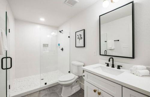 Rena Home Sleeps 8 Yard King Ensuite - Foto 11