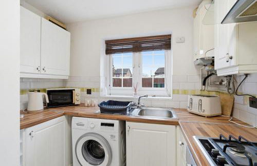 Modern Refurbished 2 Bed House Ideal for Business & Families - Foto 23