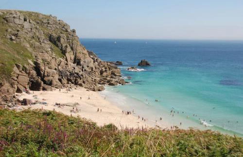 DRIFTWOOD - Super 1 Bedroom Home with Sea Views - Photo 23