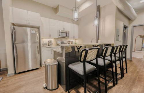 Classic and Chic Apartment 1 Bedroom - Photo 3