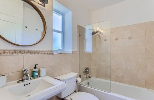 The Glenn House - Gather Poolside in a Breezy South End Getaway - Foto 10