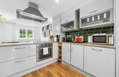 4 Bedroom House by Homestyles Hosts - Short Lets and Serviced Accommodation Islington - Private En-Suite - Foto 74