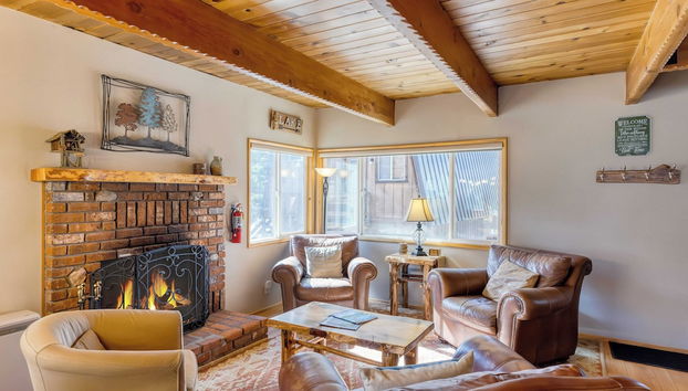 50 Yards to Lake, Boulder Bay Pool Table Lakeside in Bearadise by Avantstay - Foto 4, Interior