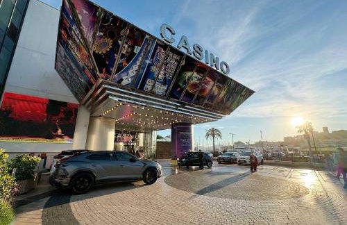 Luxury Family 2BR - Prime Location, Walk to Beach & Shopping, Sunny Balcony - By Totolulu Cannes Hoche - Foto 65