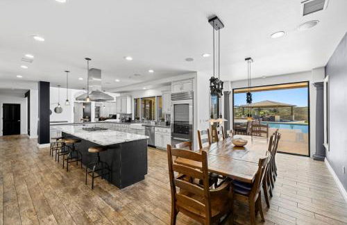 Private Gated 6BR Luxury Estate, Gym, Lake View - Foto 3