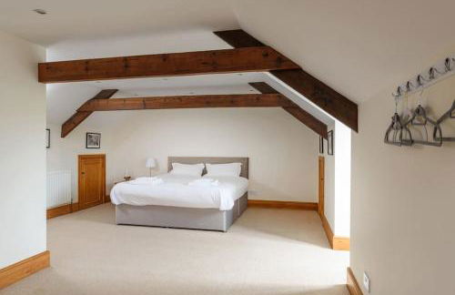 10 Bed Stunning House in village, with Hot Tub - Photo 15