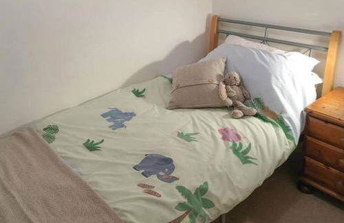 Cosy terrace cottage built into the mountain side. - Foto 9