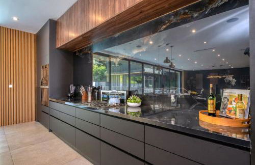 Luxury 6BR Beverly Hills Villa with Pool and Views - Photo 45