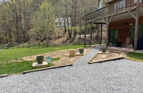 Creekside Getaway - King Bed - Full Kitchen - Foto 41