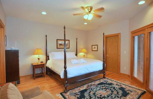 Redbud Keep - Unique Features, Movie Set Decor, Grill, Wifi, Family Friendly, Hiking, Billiard Table, Movie Theater Room, Fireplace, Golfing, View, 2 King Beds - Foto 51