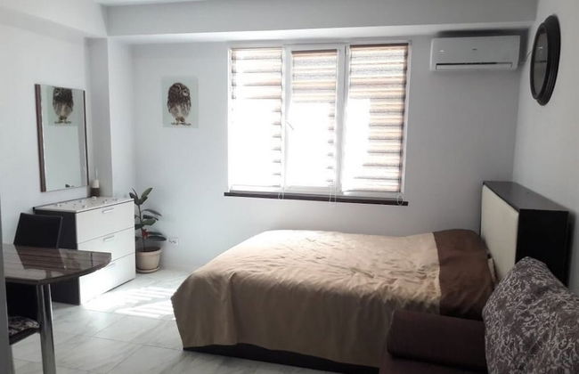 Apartment on Demokraticheskaya str 45-27 - Photo 1