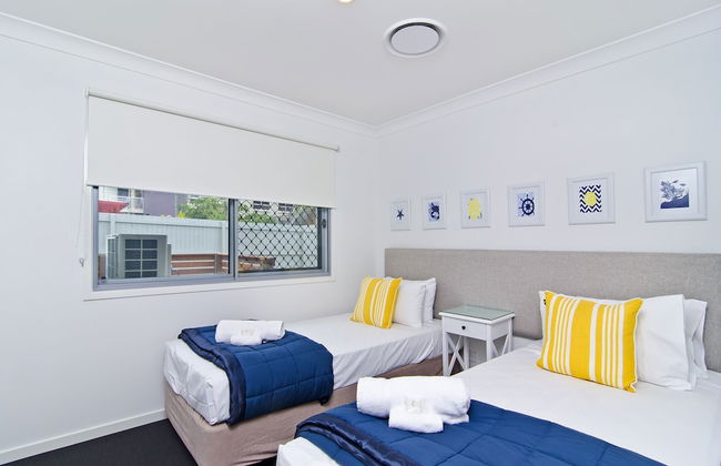 Sentosa at Tugun Beachfront Holiday Home - Photo 2