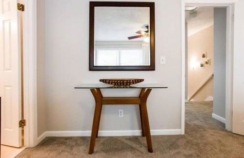 Modern + Cozy Townhome - minutes to Avalon w/king - Foto 39