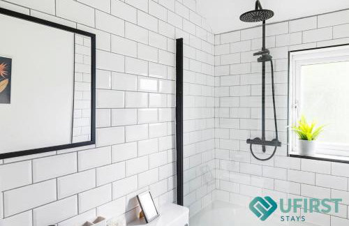 Ideal 4BR Home - Near City Hospital, Sherwood, Clinton Market, QMC & City Centre - Sleeps 8 - Foto 39