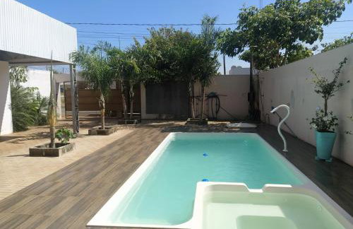 check-in autônomo em Piscina, Hidro, churrasqueira, casa dispondo até 3 quartos, 3 ar, 2b, tudo privativo - Reserva valor 6 hóspedes para abrir os 3 quartos com ar, 2 banheiros, sala, cozinha, garagem até 2 e pátio descontão por duração! - Foto 21
