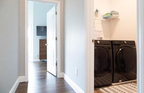 Lovely Modern 3BR-3BA Grove Home ABODEbucks - Photo 36