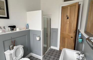 Georgian 4 Bedroom 3 Bathroom New Town Apartment - Foto 23