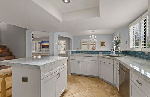 French Country Charm with Pool and Mountain Views - Foto 42