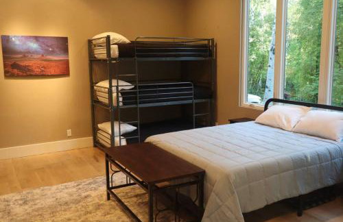 25-Bed, Amenity-Rich Estate in a Private Forest - Foto 29