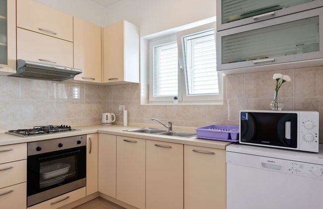 Simplistic Apartment in Neviđane near Sea Beach - Foto 9