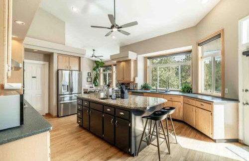 Breathtaking Lake Fernan Views & Cozy Comforts - Foto 41