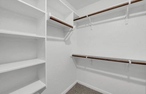 Luxury Retreat in Serene Surroundings, 4 Bedrooms Corporate House, Entire house with full amanities, Convenient location Near Medical Centers and Downtown - Foto 40