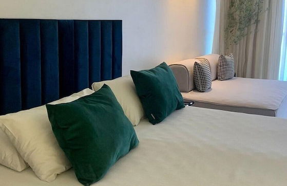 HY Beach Flats - International - Photo 20