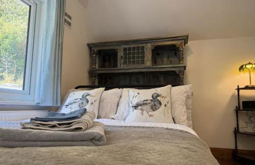 Caterham 3 Bed House, Free on street Parking - Photo 10