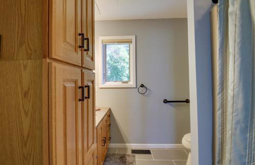 Lakefront Sunburg Vacation Rental with Boat Dock! - Foto 15