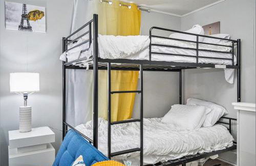 Modern 4-Bedroom Retreat - Foto 36