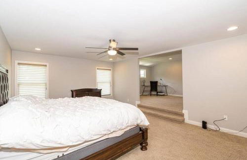 Lakefront view 5 bedroom home with basement - Foto 28