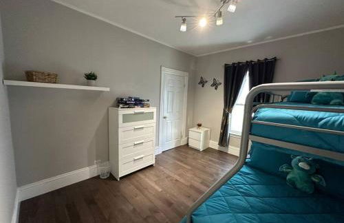 Spacious and Cozy- near T-station-Quiet Neighborhood! - Foto 13