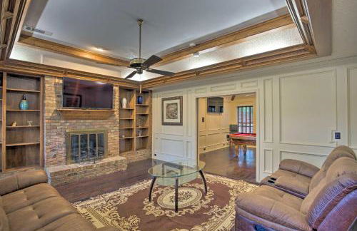 Unwind Fireside and Play Pool! Idyllic McKinney Home - Foto 5