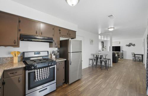 The Cozy Rustic Sequoia Wi-Fi & 2 Garage - Foto 8