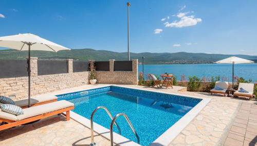 Seafront Villa Noah with heated pool - Foto 3